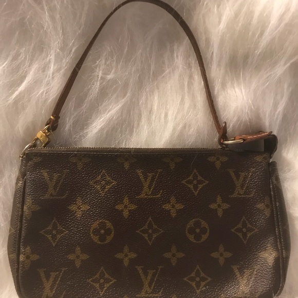 Louis Vuitton Monogram Ponchette - Picture 2 of 8